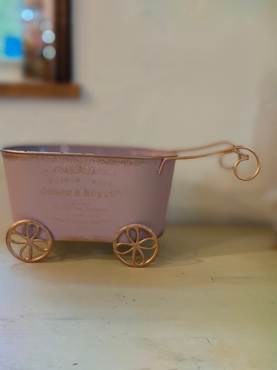 o. sama. Cart type planter tin plate car Be pink 