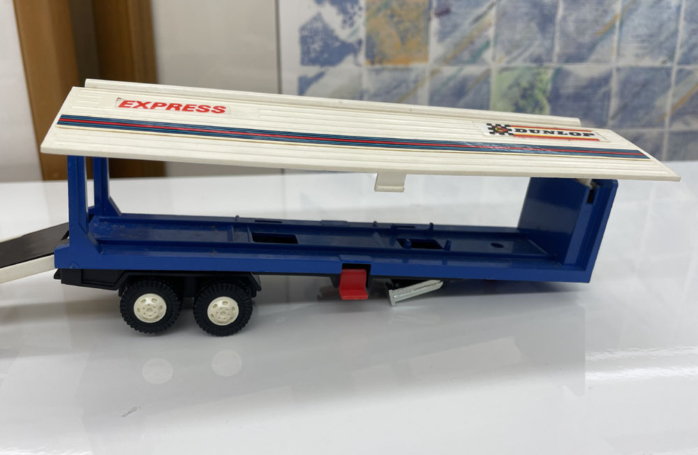 ヨネザワ ダイヤペット 1/55スケール いすゞ トレーラー ウイングボディ ISUZU TRAILER 1991 日本製 ミニカー 札幌市_画像6