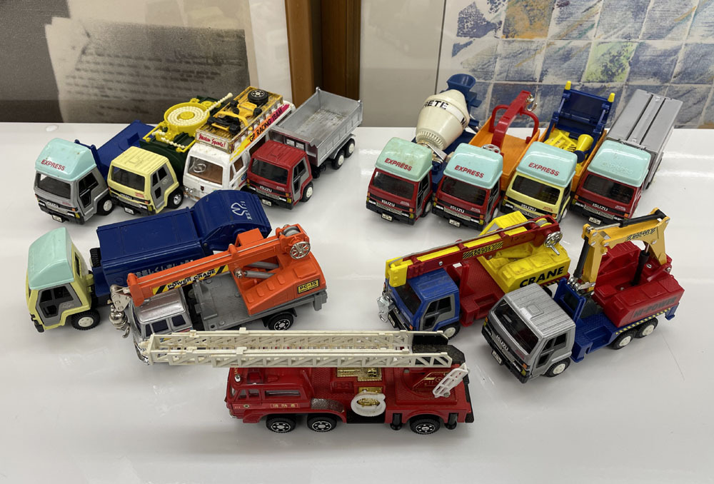 訳あり福袋 送料無料 セール わけあり 福袋 レディ ヨネザワ 消防車 13台セット まとめ売り ミニカー ダイヤペット 建設車両、作業車