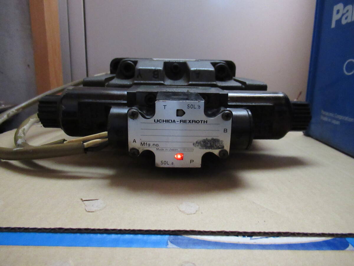 内田 電磁弁 中古 操舵装置 UCHIDA DC 24V REXROTH 4WH 16 T 30 内田 電磁弁 中古 操舵装置 UCHIDA DC 24V REXROTH 4WH 16 T 30