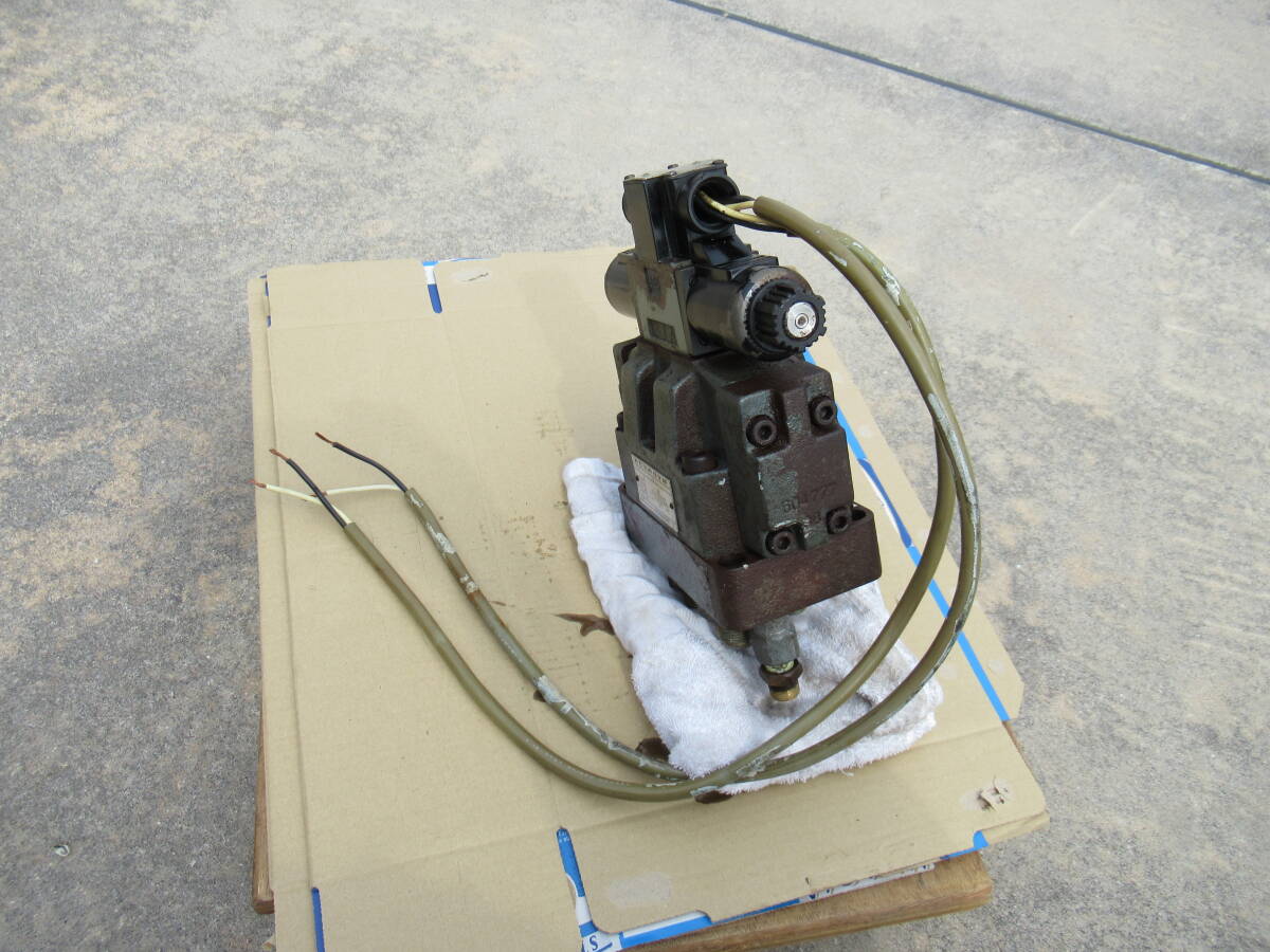 内田 電磁弁 中古 操舵装置 UCHIDA DC 24V REXROTH 4WH 16 T 30 内田 電磁弁 中古 操舵装置 UCHIDA DC 24V REXROTH 4WH 16 T 30
