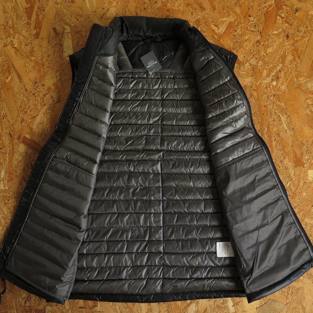 新品 ☆ 本物 Sサイズ アバクロ ライトウェイト ダウンベスト Abercrombie&Fitch Ultra Light Weight Down Vest BLACK 黒 アメリカ USA購入の画像8