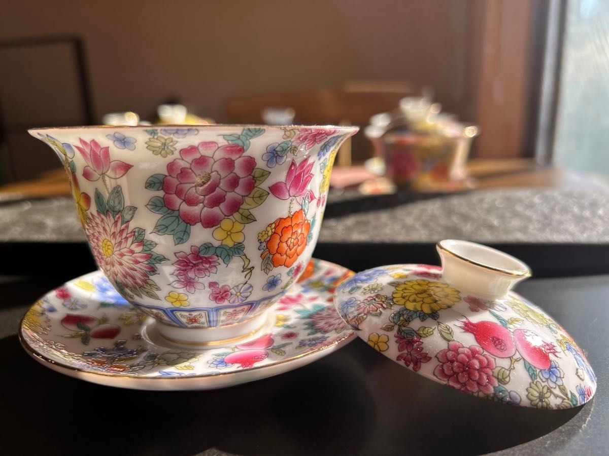 中国茶器　蓋碗　女性ぴったり　琺琅彩　繁花　白