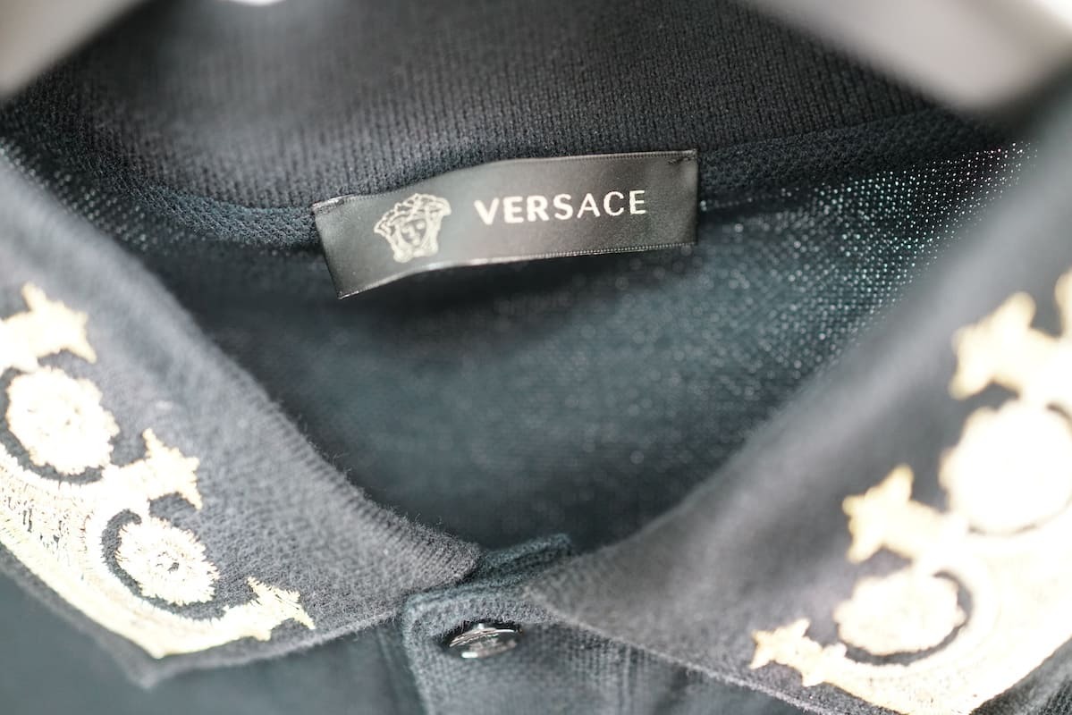 2019 VERSACE ヴェルサーチ ポロシャツ ブラック 金刺繍 ロゴ A83573 XLサイズ コットン100%_画像9