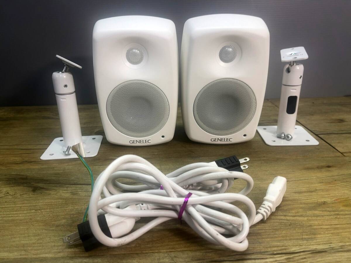 GENELEC ジェネレック パワードモニタースピーカー 8020D ペア 天吊り金具付き　ホワイト　美品　①_画像1