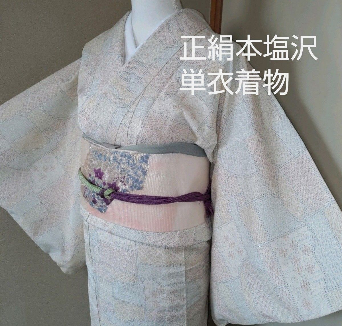 白地の塩沢紬の小紋 縦縞花柄 着物|レディース 白地の塩沢紬の小紋 縦縞花柄 着物|レディース