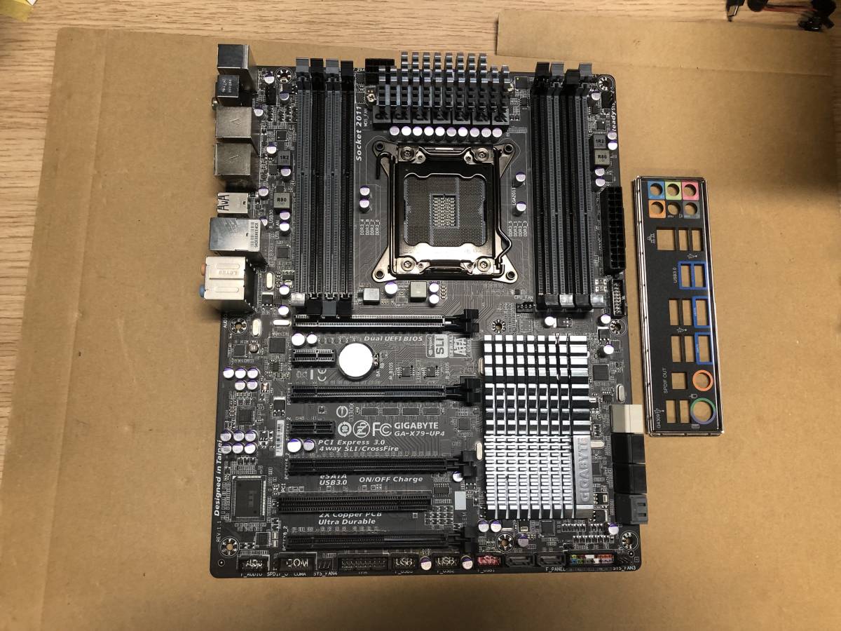 ★中古品 BIOS確認 GIGABYTE GA-X79-UP4 マザーボード LGA2011 IOパネル付属 マザーボード★_画像1