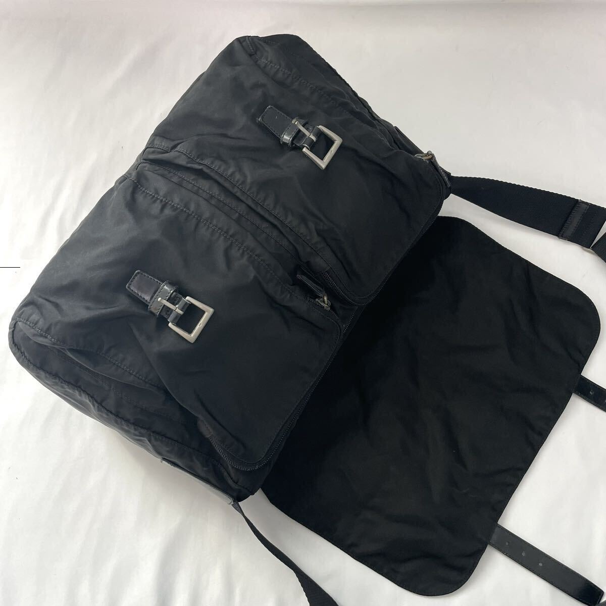 PRADA プラダ メッセンジャーバッグ ショルダーバッグ 斜め掛け ブラック 黒 ナイロン 三角ロゴ メンズ レディース 鞄の画像8