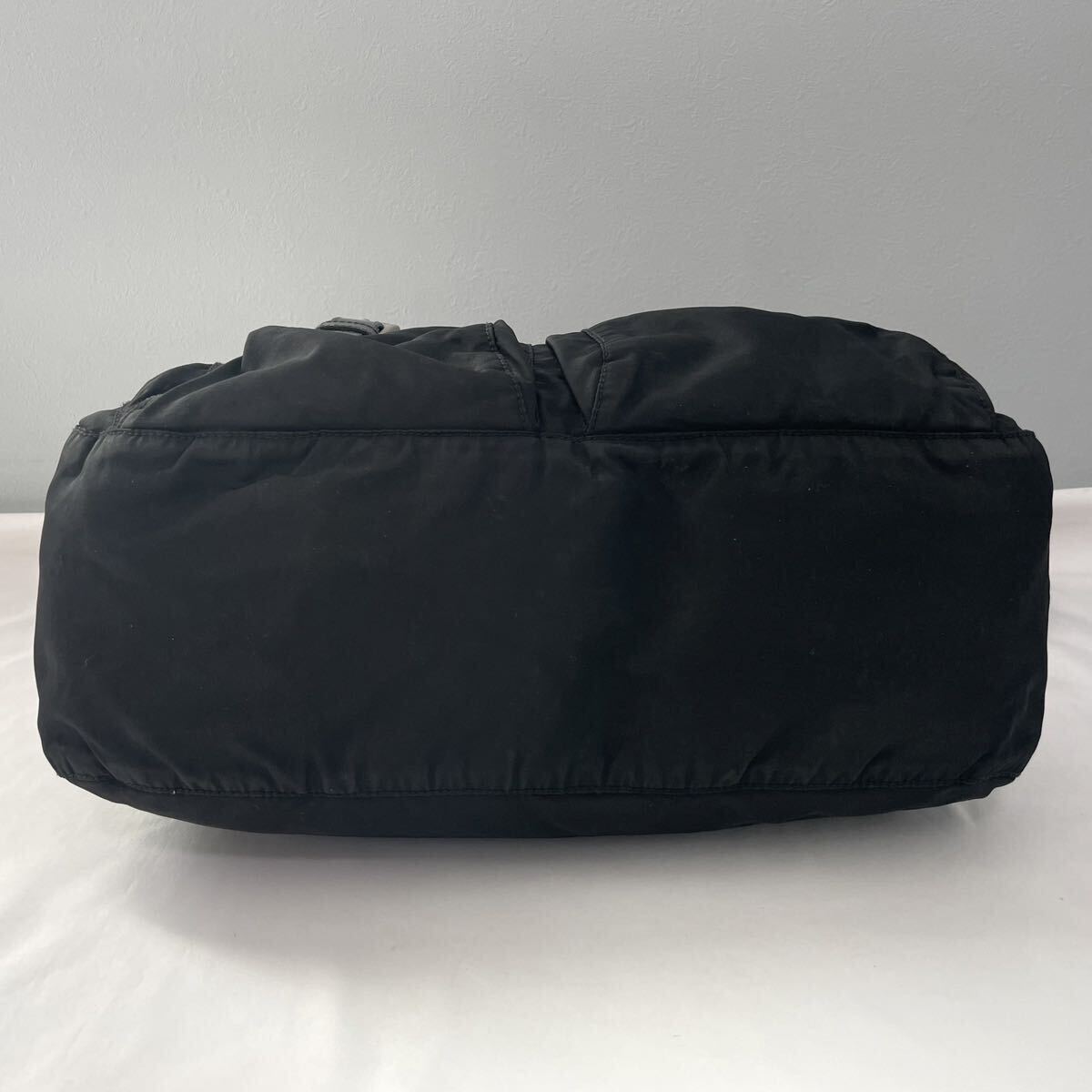 PRADA プラダ メッセンジャーバッグ ショルダーバッグ 斜め掛け ブラック 黒 ナイロン 三角ロゴ メンズ レディース 鞄の画像5