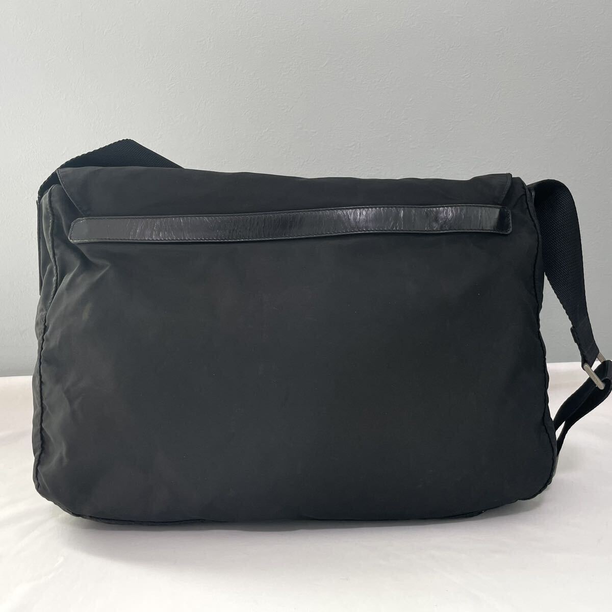 PRADA プラダ メッセンジャーバッグ ショルダーバッグ 斜め掛け ブラック 黒 ナイロン 三角ロゴ メンズ レディース 鞄の画像4