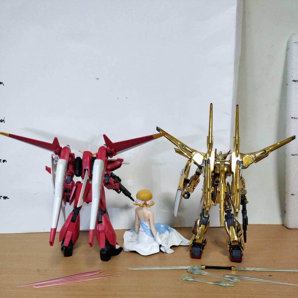 HG 1/144 シラヌイアカツキガンダム セイバーガンダム 完成品 SEED DISTENY ガンダム ガンプラ ジャンク カガリ・ユラ・アスハ フィギュア_背部の画像