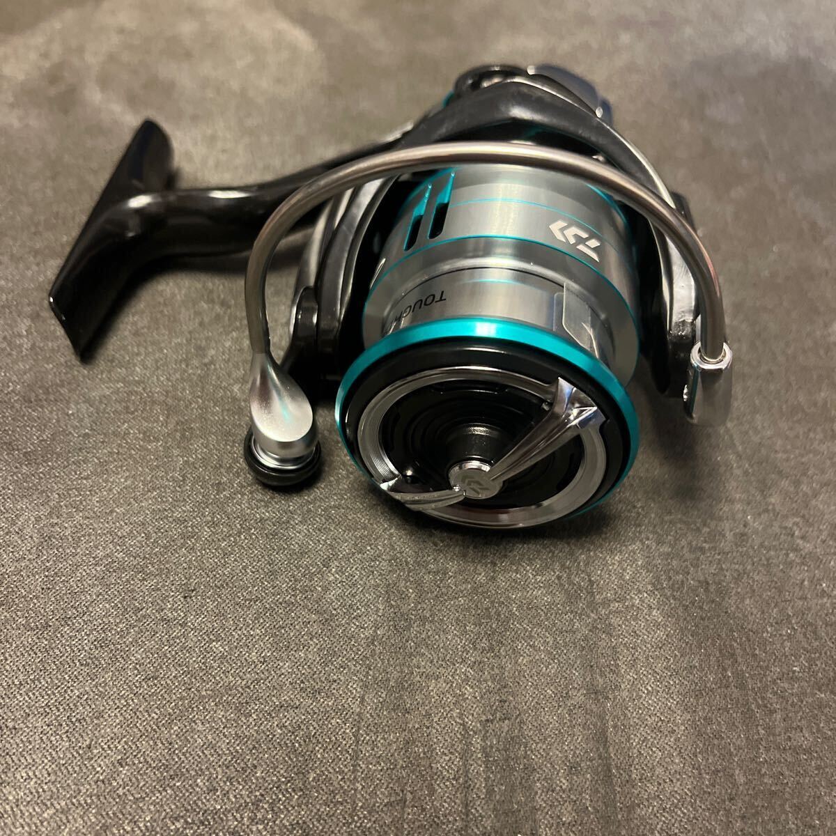 新品 ダイワ エメラルダス LT2500S-H-DH DAIWA EMERALDAS LT 2500 エギング スピニングリールの画像4