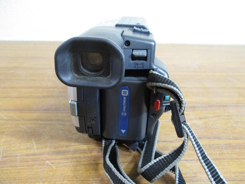 【Y10/M】SONY ソニー ハンディカム CCD-TRV106 8ミリビデオカメラ ジャンク_画像4
