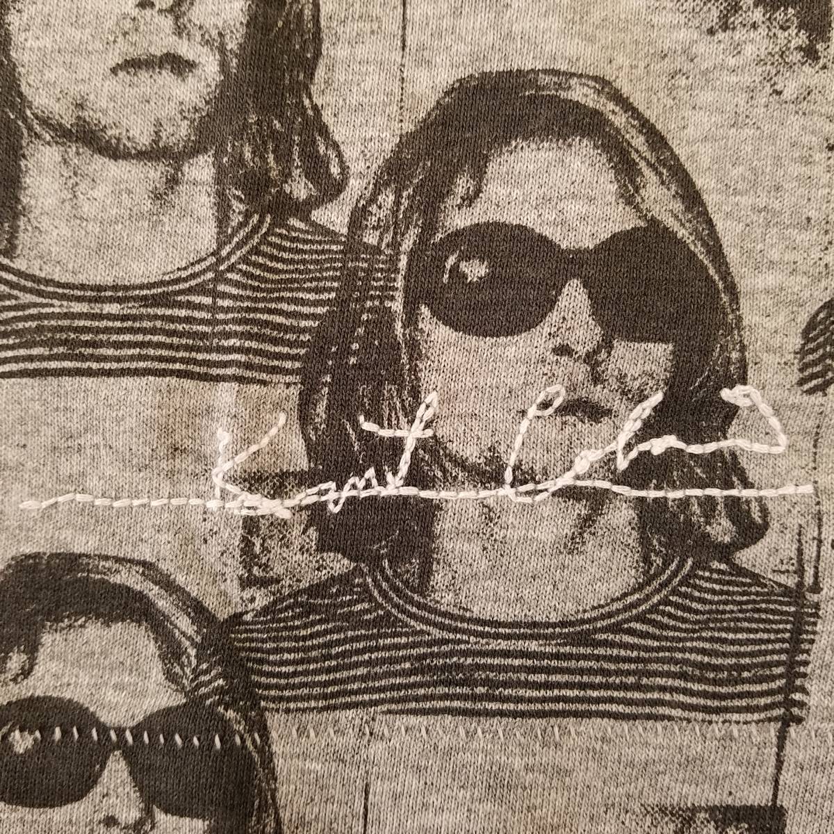 魅惑のバンドT特集! 新品未開封『[UNIQLO(ユニクロ) UT / MUSIC ICONS] Kurt Cobain(カート・コバーン)』グラフィックTシャツ グレー XLの画像8