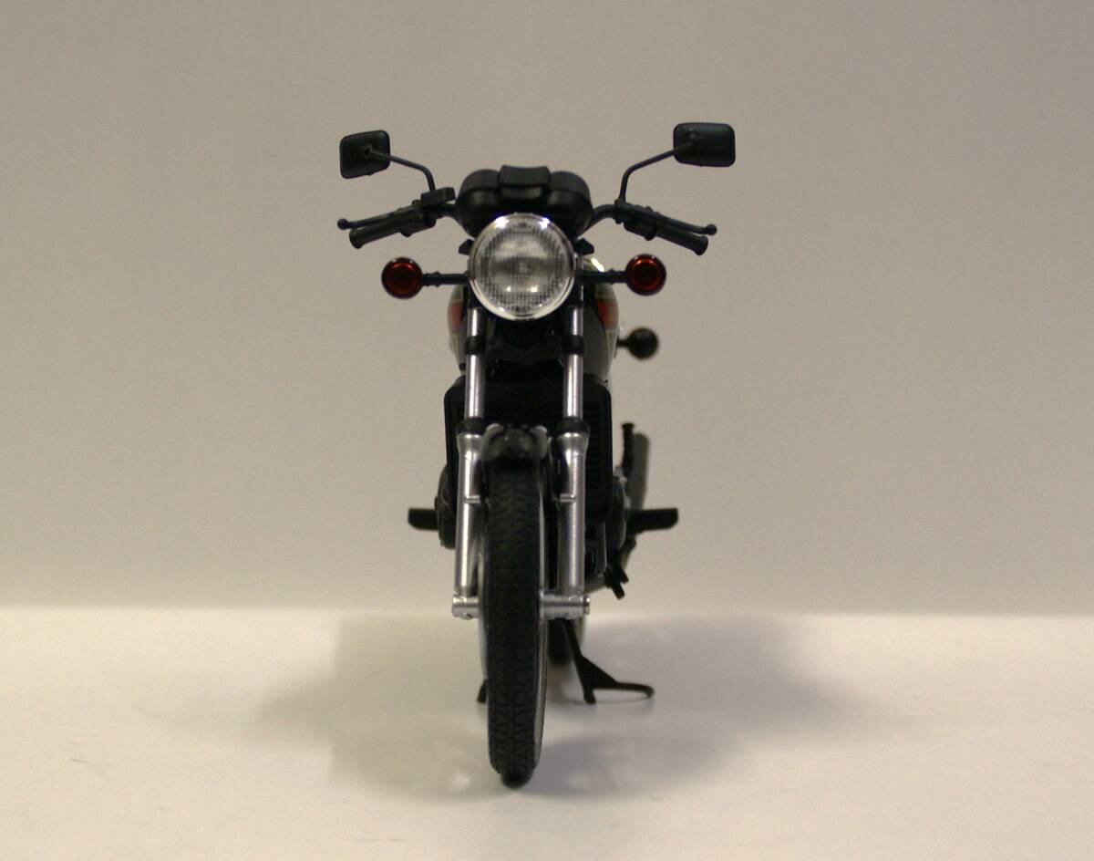 【アオシマ】1/12 ヤマハ RZ250 1980年 ニューヤマハブラック（ 商品№ 110423)の完成バイクモデル_画像6