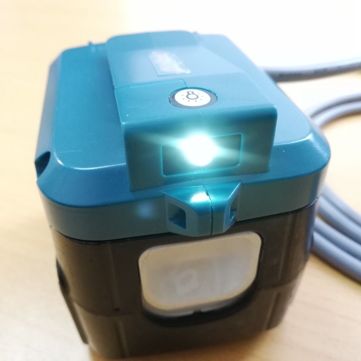 【LEDライト搭載!】ダイワ シマノ 電動リールコード マキタバッテリー用アダプター USB端子スイッチ付！【おまけ付】
