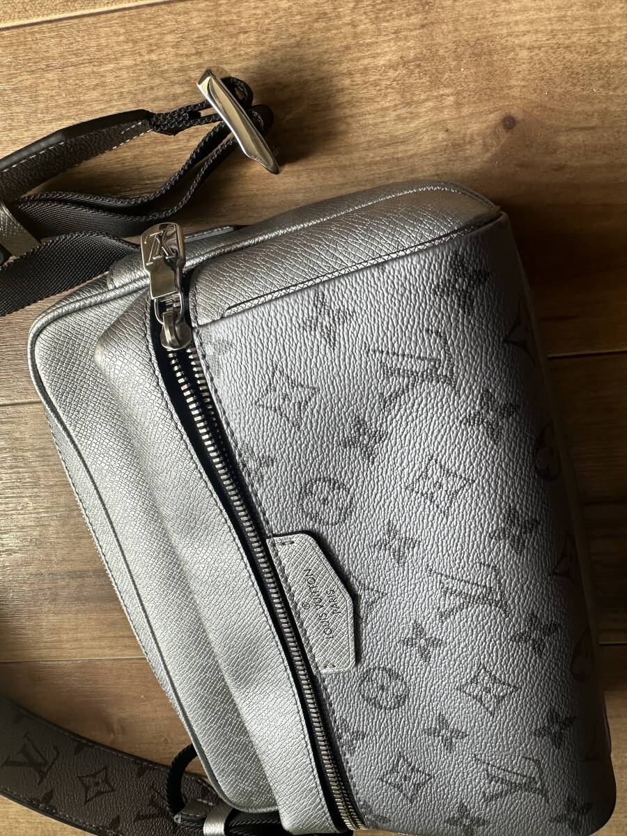 ルイヴィトン LOUIS VUITTON ショルダーバッグ M30830 アウトドアメッセンジャー シルバー RFID有 タイガラマ_画像3