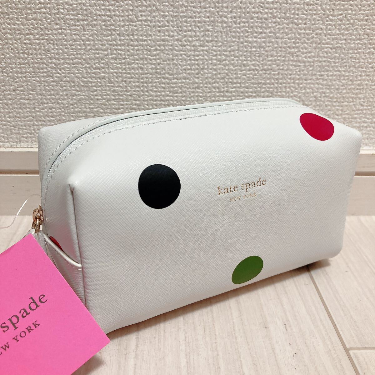 新品未使用 kate spade ケイトスペード レディース メイクポーチ 小物入れ コスメケース 化粧 白 ホワイト 水玉柄 可愛い ロゴ ブランド_画像2