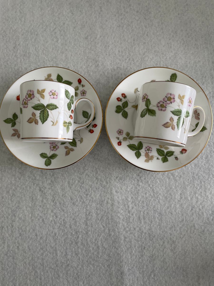 ウェッジウッド カップ&ソーサー ストロベリー黒壺 洋食器 コーヒーカップ 花柄 WEDGWOOD