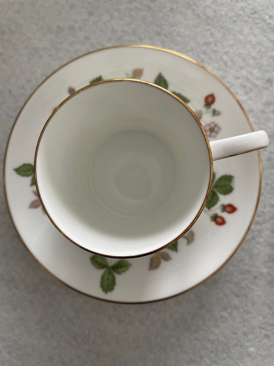 ウェッジウッド カップ&ソーサー ストロベリー黒壺 洋食器 コーヒーカップ 花柄 WEDGWOOD