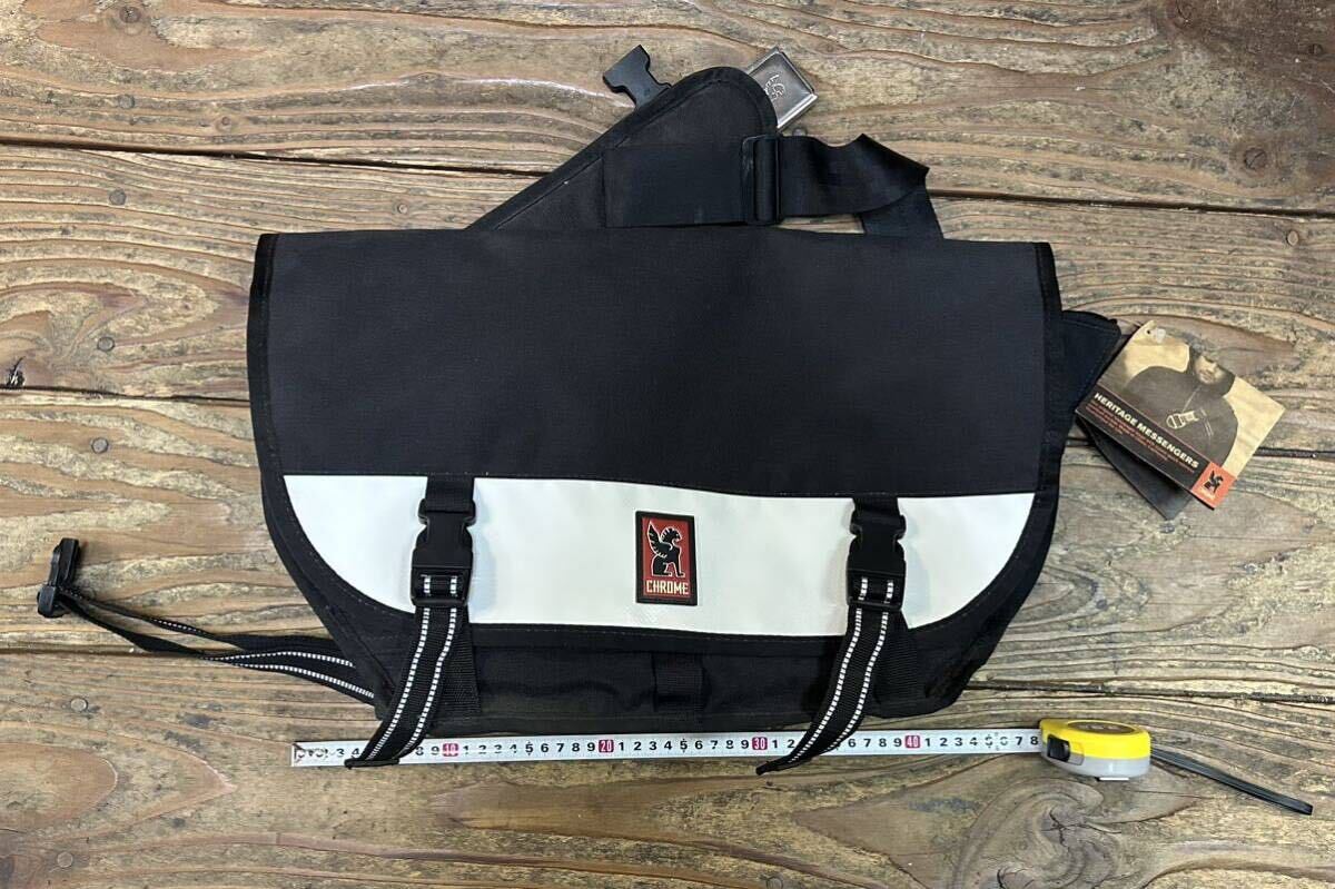 送料込み 未使用 『クローム ミニ メトロ メッセンジャーバッグ 防水 20.5L 黒×白 PC収納』CHROME MINI METRO MESSENGER BAG