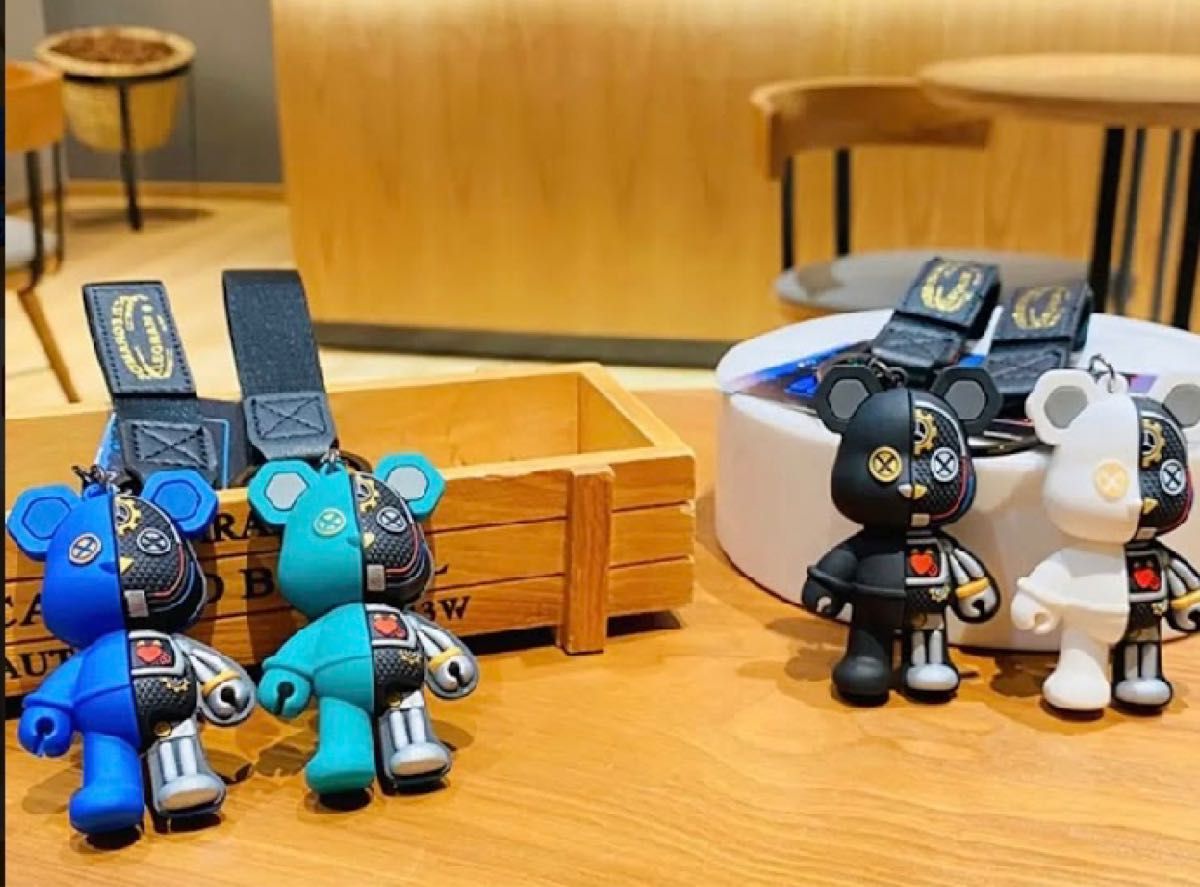 クマ　チャーム　人気　キーリング　ロボット　キーホルダー　かわいい　白　韓国 ブラック ロボット