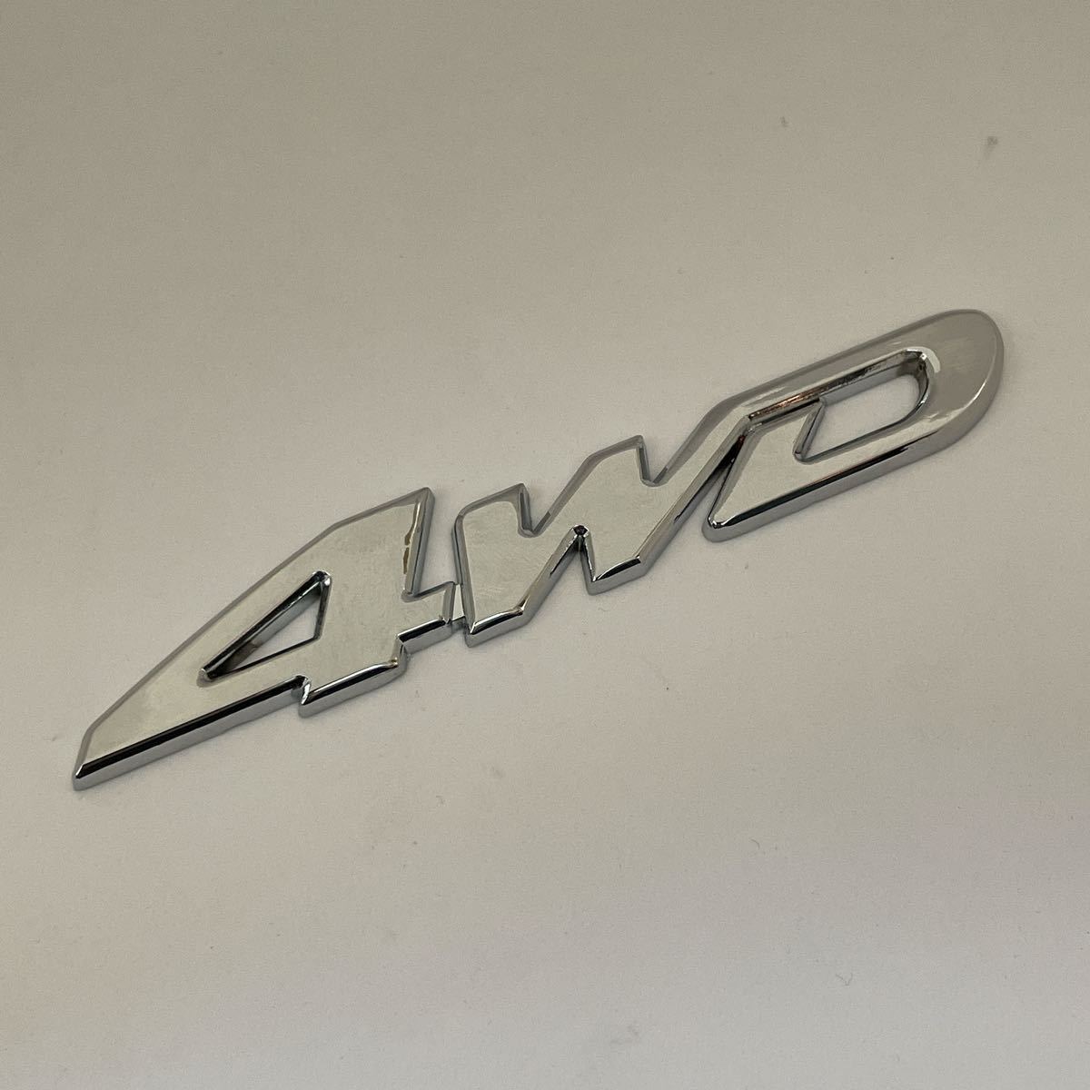 エンブレム 【4WD】 4×4 四駆 ジープ ランクル インプ スバル ジムニー シエラ スズキ_画像1