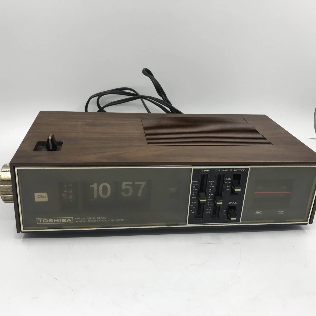 パタパタ時計 TOSHIBA RC-807F 木目調 クロックラジオ FM/AM パタパタ時計 TOSHIBA RC-807F 木目調 クロックラジオ FM/AM