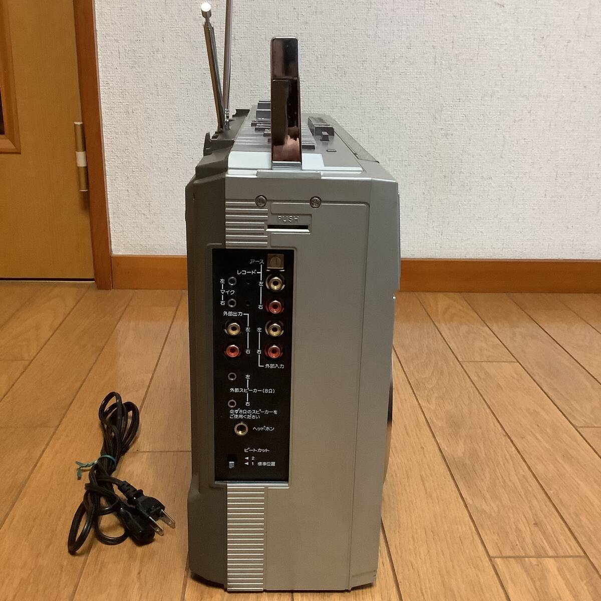 ★ ビクターVictorの大型ラジカセ ＲＣ－Ｍ７０ AM/FM/カセット/外部入力 動作整備美品★の画像9