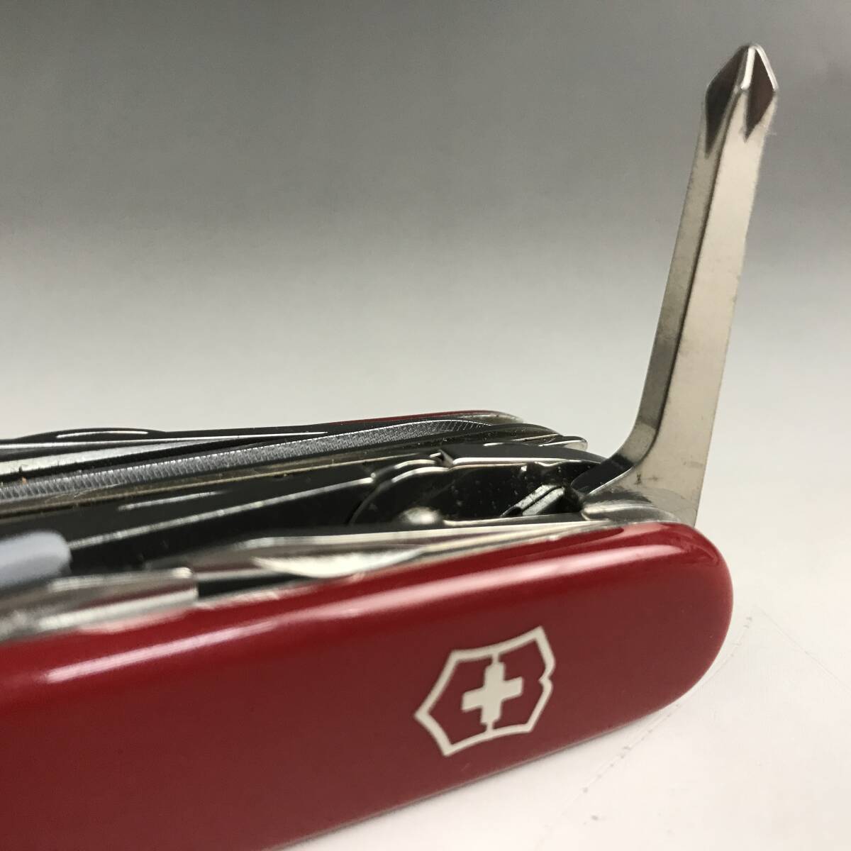 ut26/8 VICTORINOX(ビクトリノックス) スイスチャンプ 中古 キャンプ アウトドア 十徳ナイフ RED レッド キャンプ用品〇の画像5