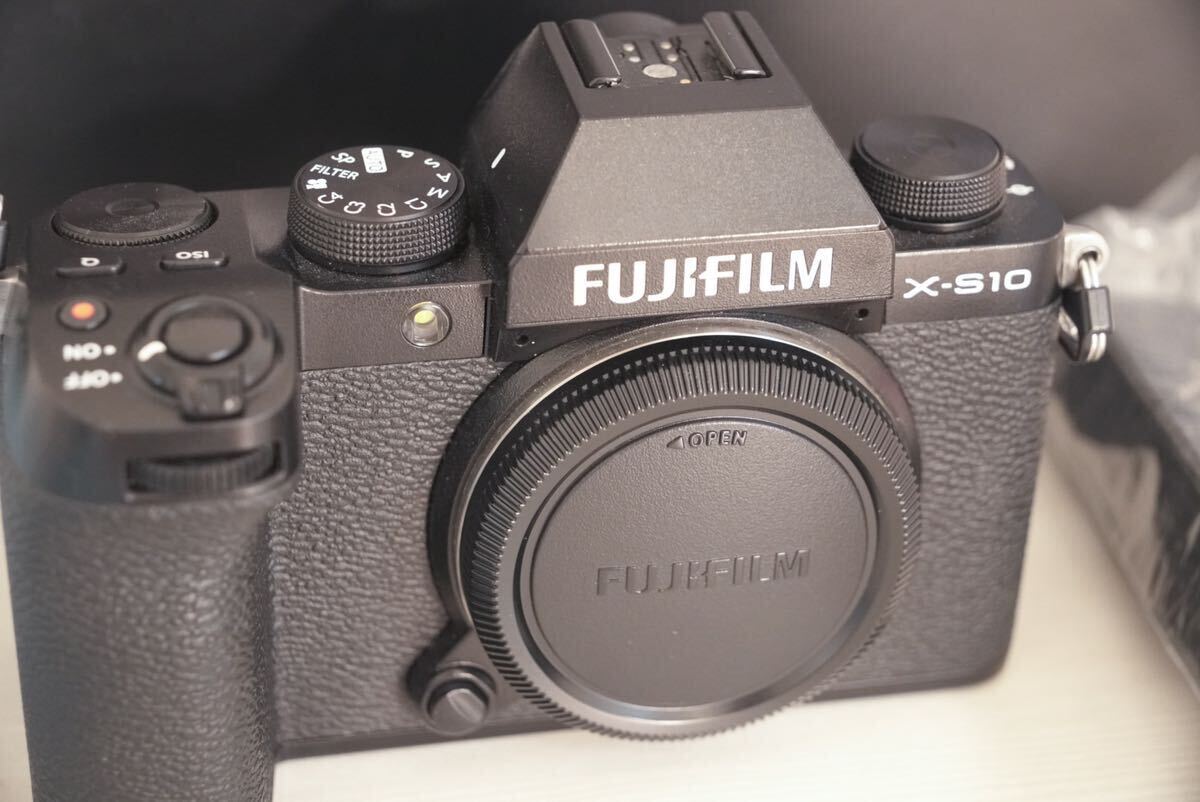 【美品】FUJIFILM 富士フィルム X-S10 ミラーレス 一眼 _画像2