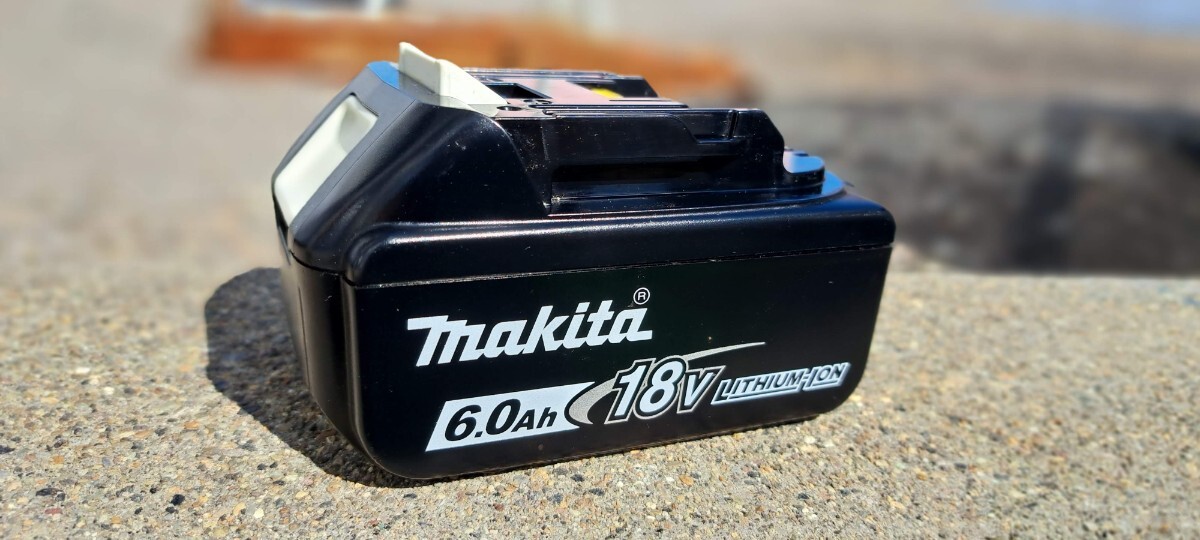 makita マキタ 18V 6.0Ah リチウム イオン　バッテリー 残量表示付 雪マーク付 BL1860B