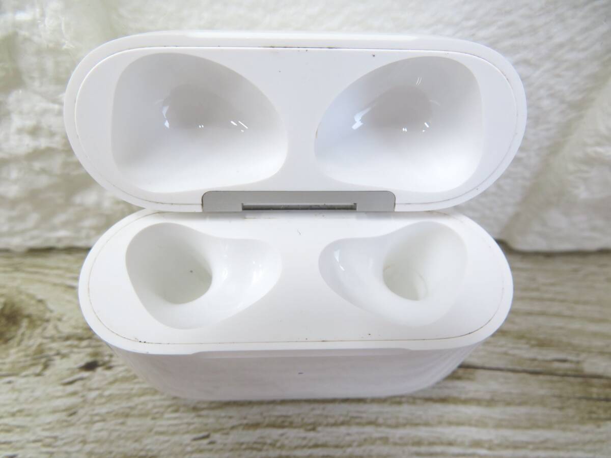 3J226EZE◎充電ケースのみ　Ａpple AirPods 第3世代 ケース A2566 イヤホン無し◎中古品【送料無料】_画像5