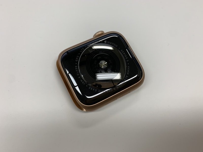 JH581 Apple Watch Series 5 44mm GPS+Celluler ゴールド アルミ A2157_画像2