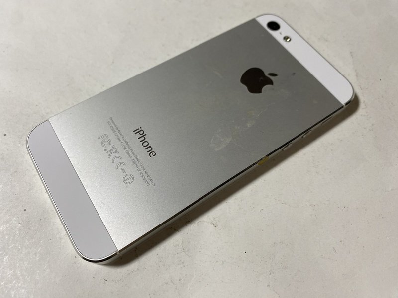 IG556 SoftBank iPhone5 16GB ホワイト ジャンク ロックOFFの画像2