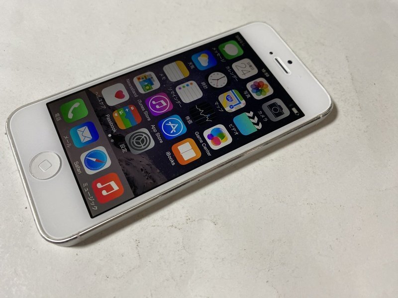 IG557 SoftBank iPhone5 32GB ホワイト ジャンク ロックOFFの画像1