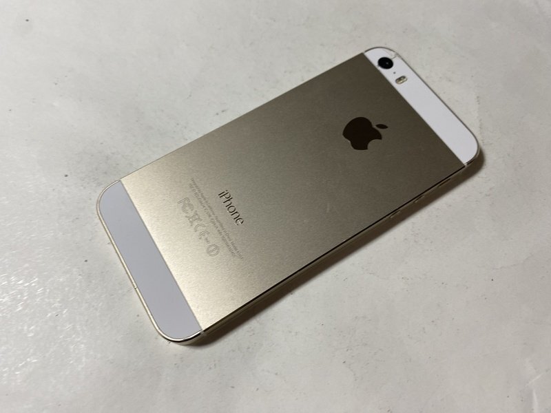 IG643 au iPhone5s 64GB ゴールド ジャンク ロックOFF_画像2