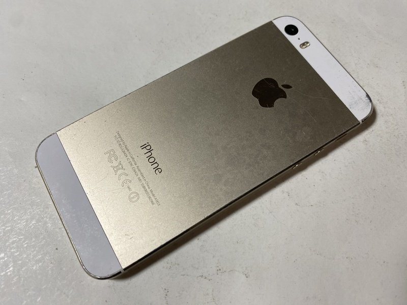 IG652 au iPhone5s 16GB ゴールド ジャンク ロックOFF_画像2