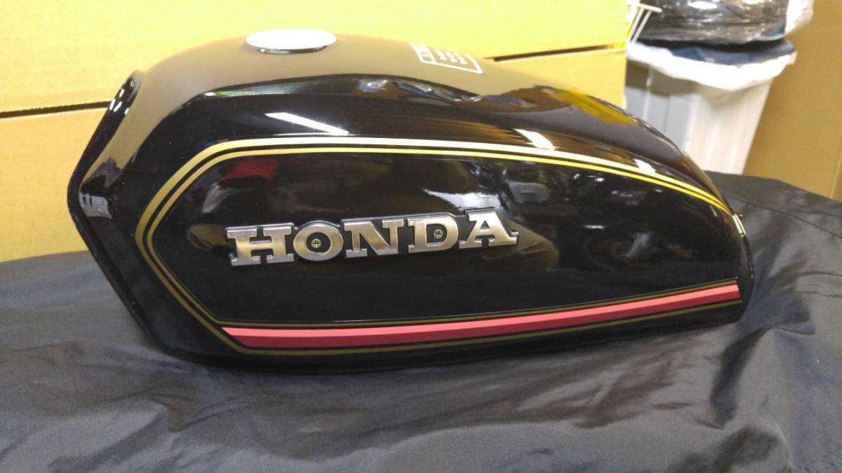 ☆送料無料！！新品未使用！バイクタンク用エンブレム HONDA ゴールド ２枚セット 別売のエイプ用タンクなどに ホンダ CBの画像3