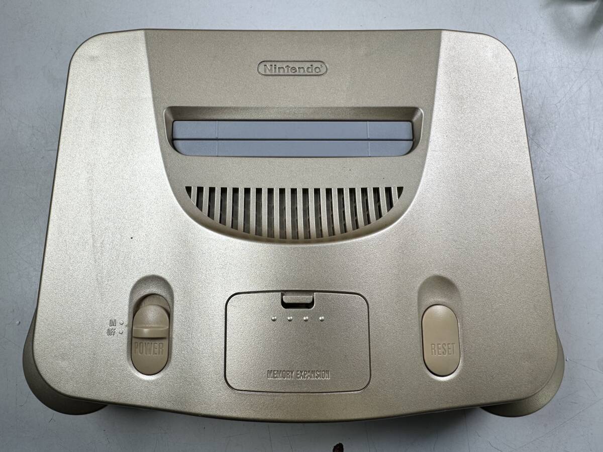 ♪【中古】任天堂 Nintendo 64 箱付き 本体 NUS-001 ゴールド 限定モデル N64 ロクヨン ターミネーターパック 動作未確認 ＠100(3)の画像2