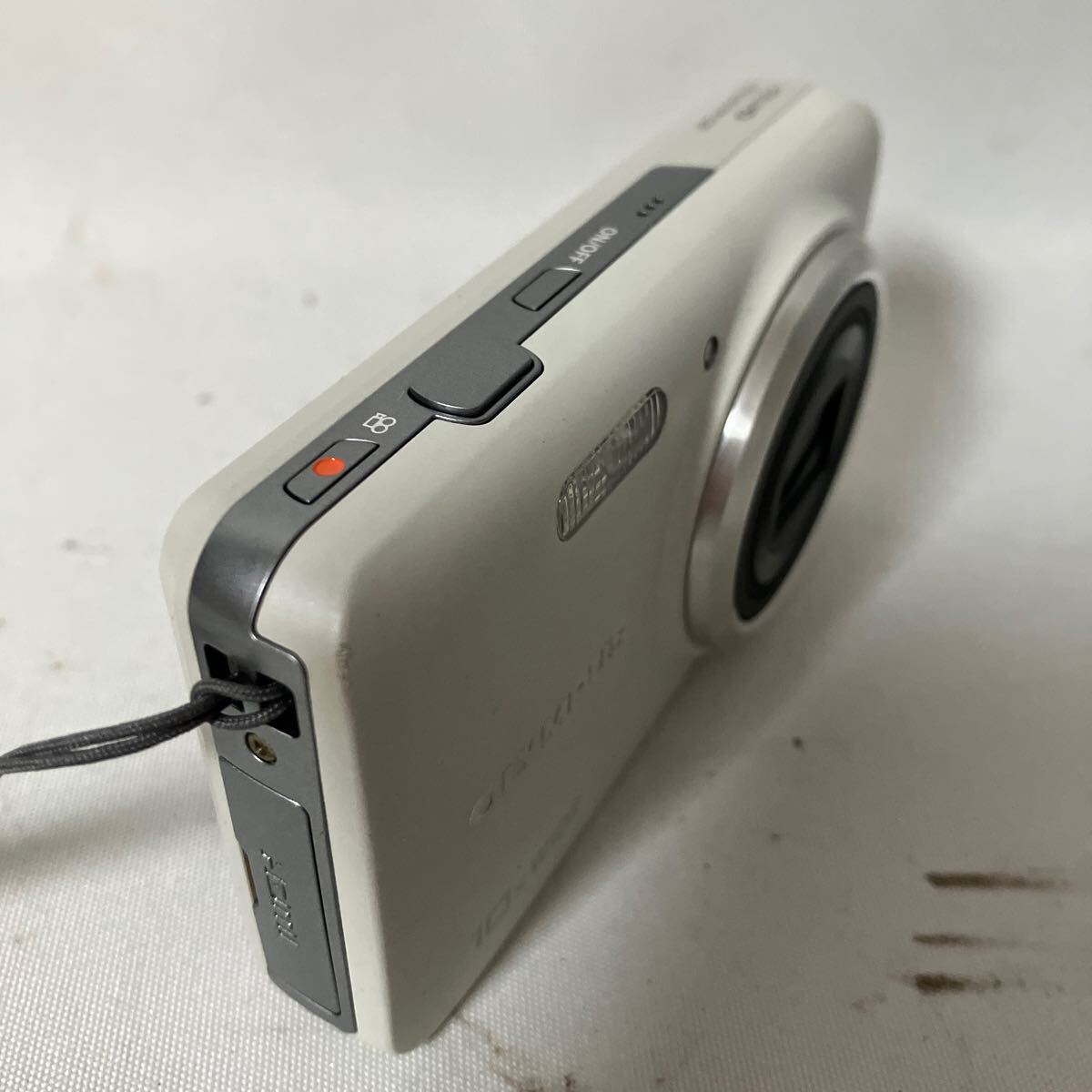 □【500円スタート】OLYMPUSオリンパス STYLUS VH-520 コンパクトデジタルカメラ ホワイト 箱・取扱説明書・ケース付き_画像4