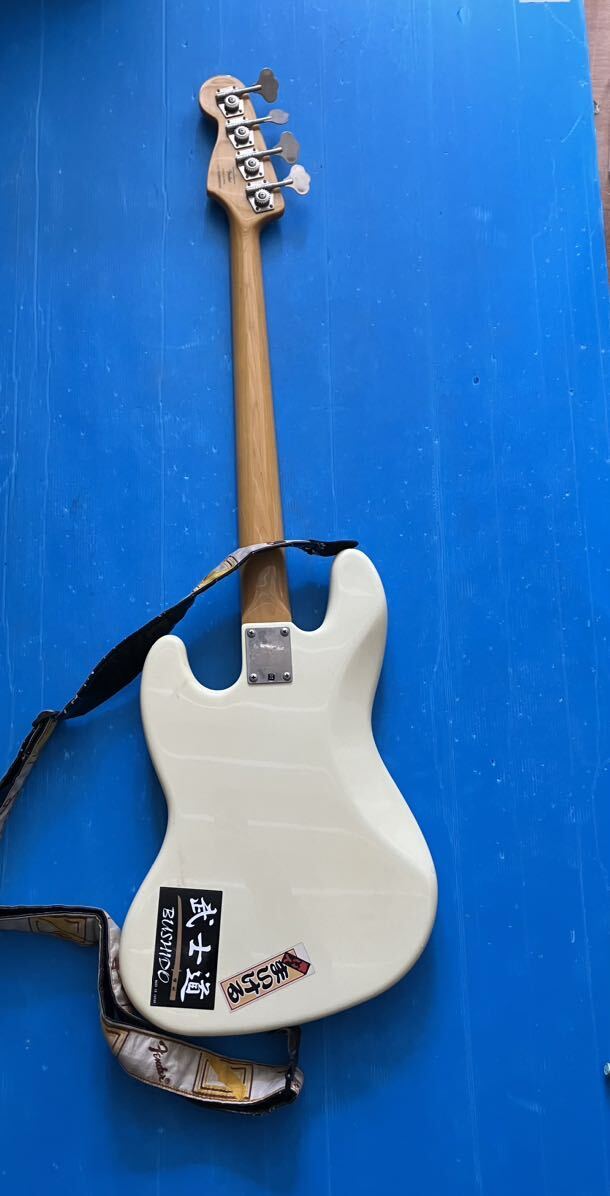 ▽【500円スタート】Squier by Fender フェンダー ジャズベース JAZZ BASS ケース付き_画像3