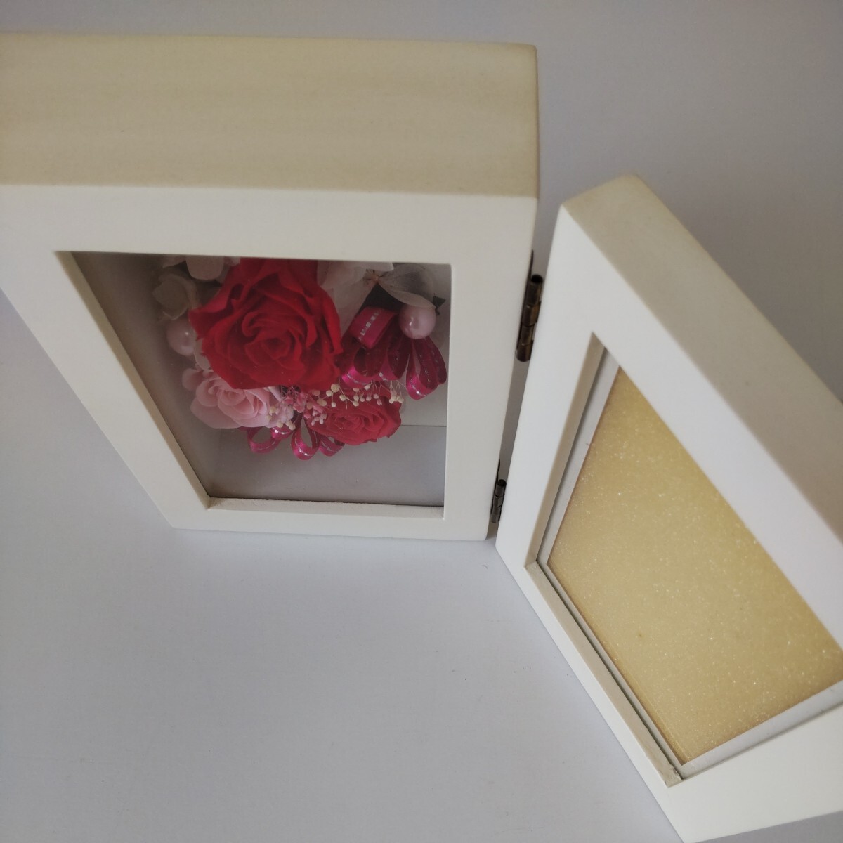  preserved flower, photo frame unused . close 