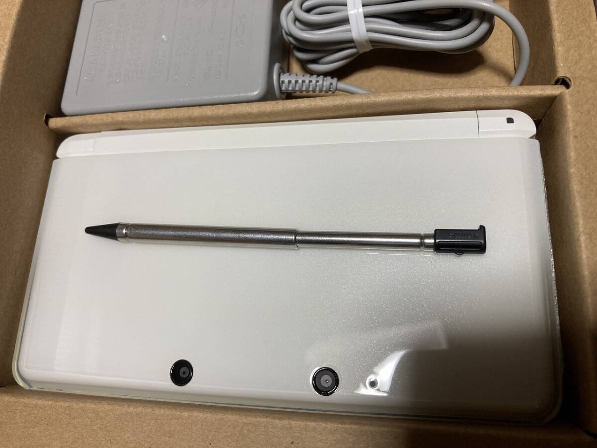 【超美品】ニンテンドー３DS　アイスホワイト（動作確認済み）（ほぼ完品）_画像6