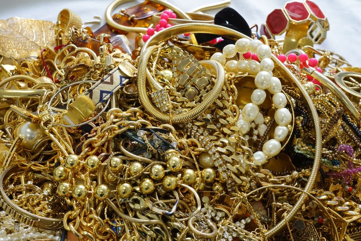  large amount 17kg Gold color accessory necklace ring ring brooch etc. plating Junk . summarize together set sale E230