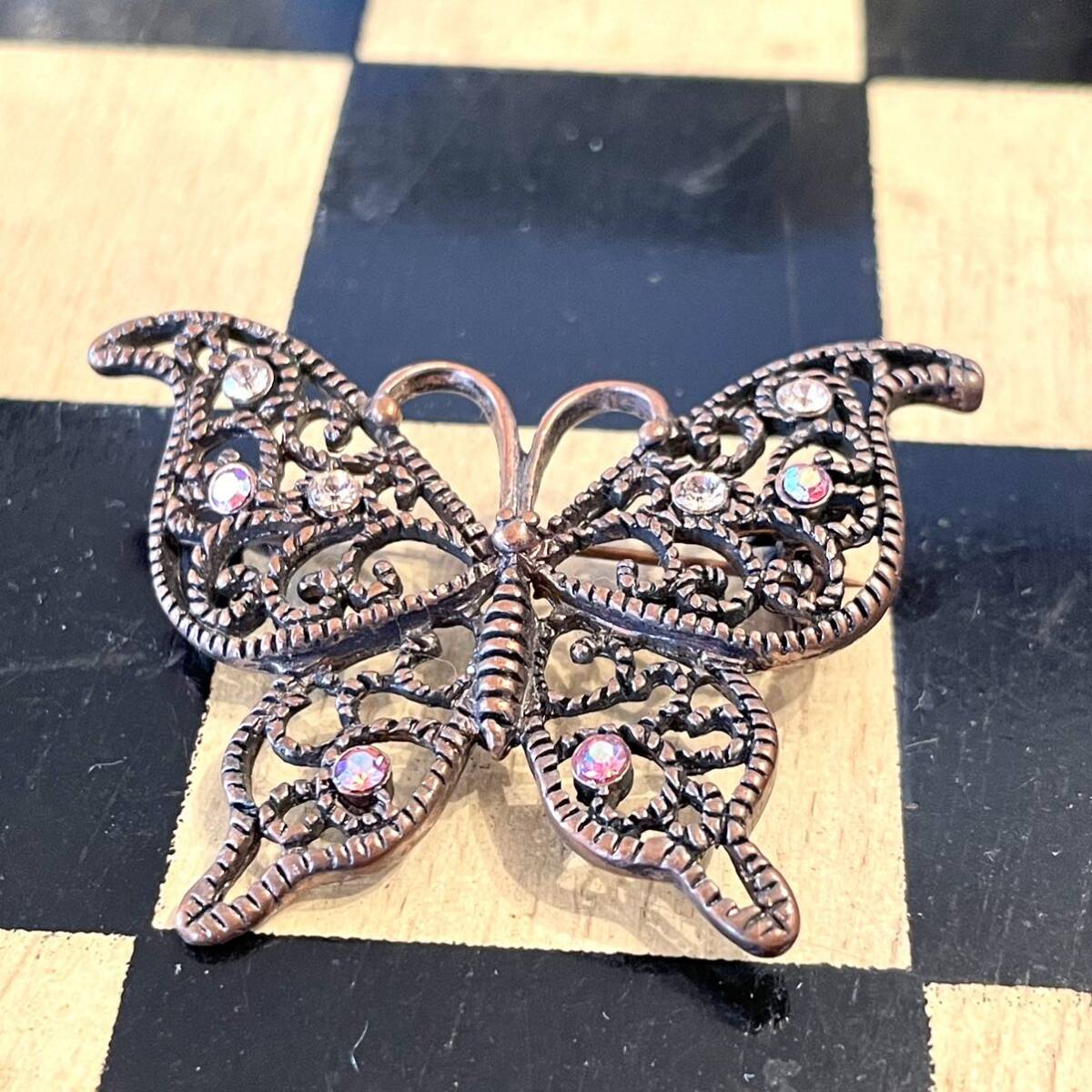 英国 イギリス アンティーク ブローチ 蝶々 ブロンズ色 ラインストーン ヴィンテージ ビンテージ アクセサリー ジュエリーの画像4