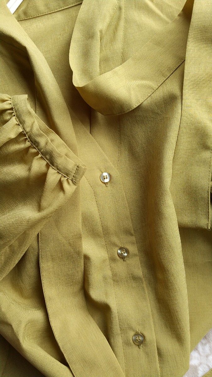 小さいサイズプッチージョボウタイスキッパーロングシャツ P1オリーブ芥子色 黄色系長袖 ブラウス