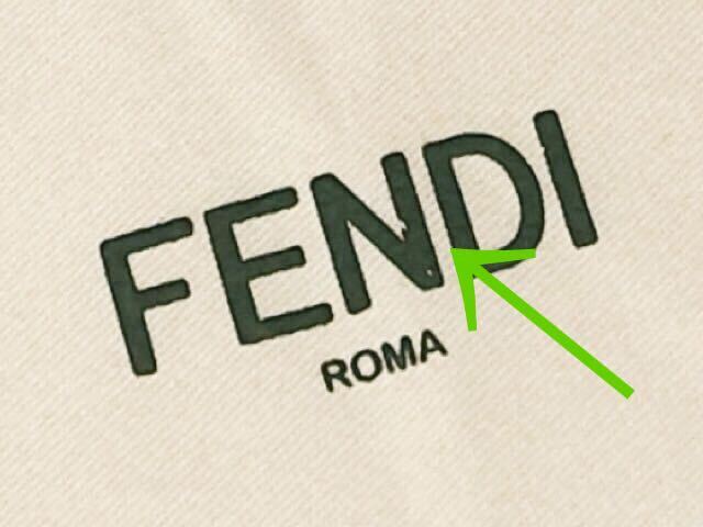 フェンディ「FENDI」長財布用保存袋 現行 (3781) 正規品 付属品 内袋 布袋 巾着袋 クリーム色 22.5×13.5cm _ロゴにわずかなハガレがあります