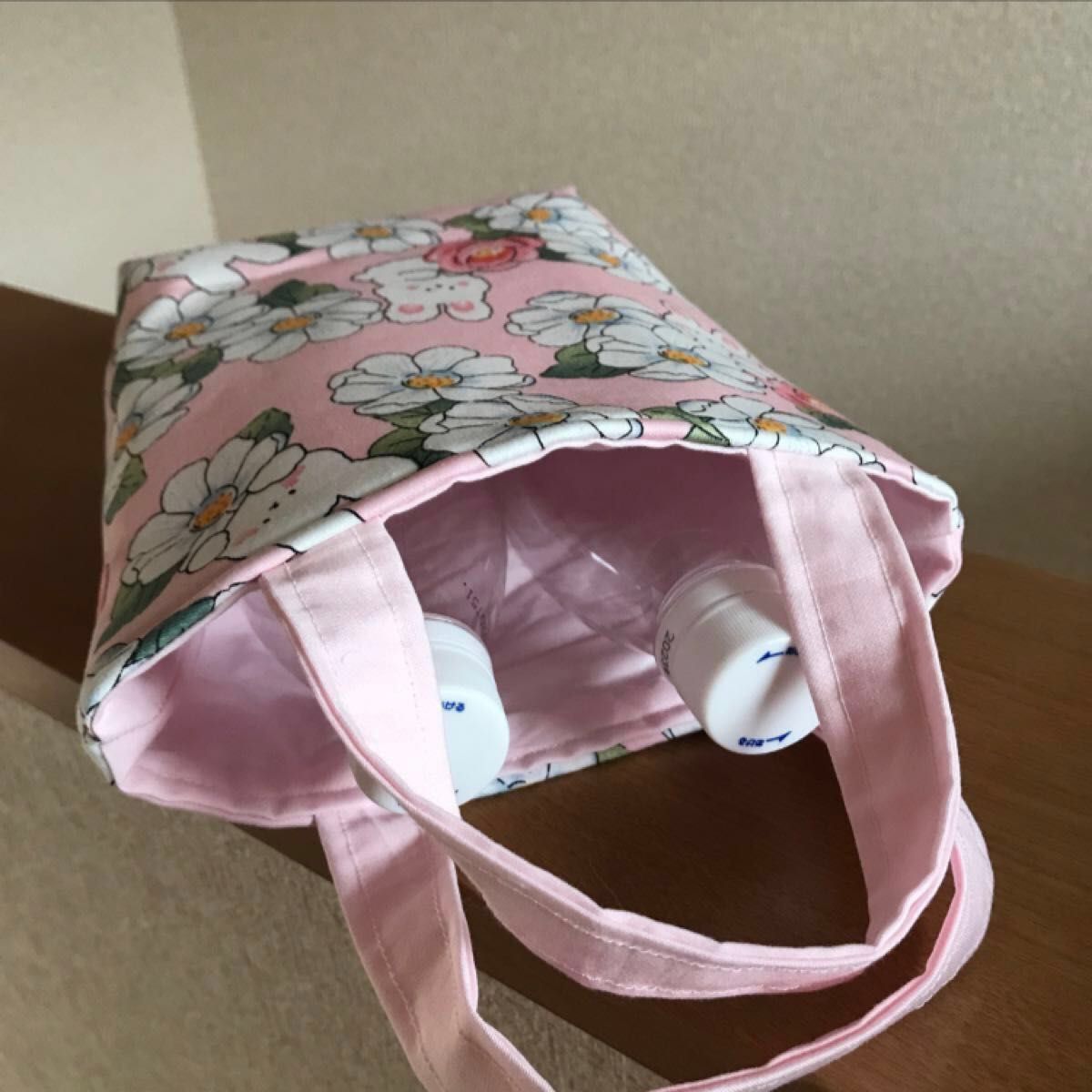 再入荷　可愛いうさぎ花　ピンクミニトートバッグレディースハンドメイド バッグインバッグ　ビッグポーチ　ジム小袋 誕生日プレゼント
