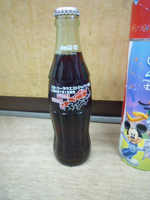 コカ・コーラボトル 1999年ボトル190ml1本、2000年記念ボトル300ml１本、25 TOKYO DISNEY RESORT1本の合計３本の画像2